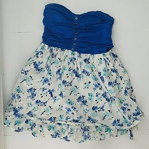 Fluffy strapless casual floral blue & white dress